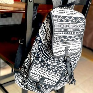 Mossimo Aztec Backpack black/white